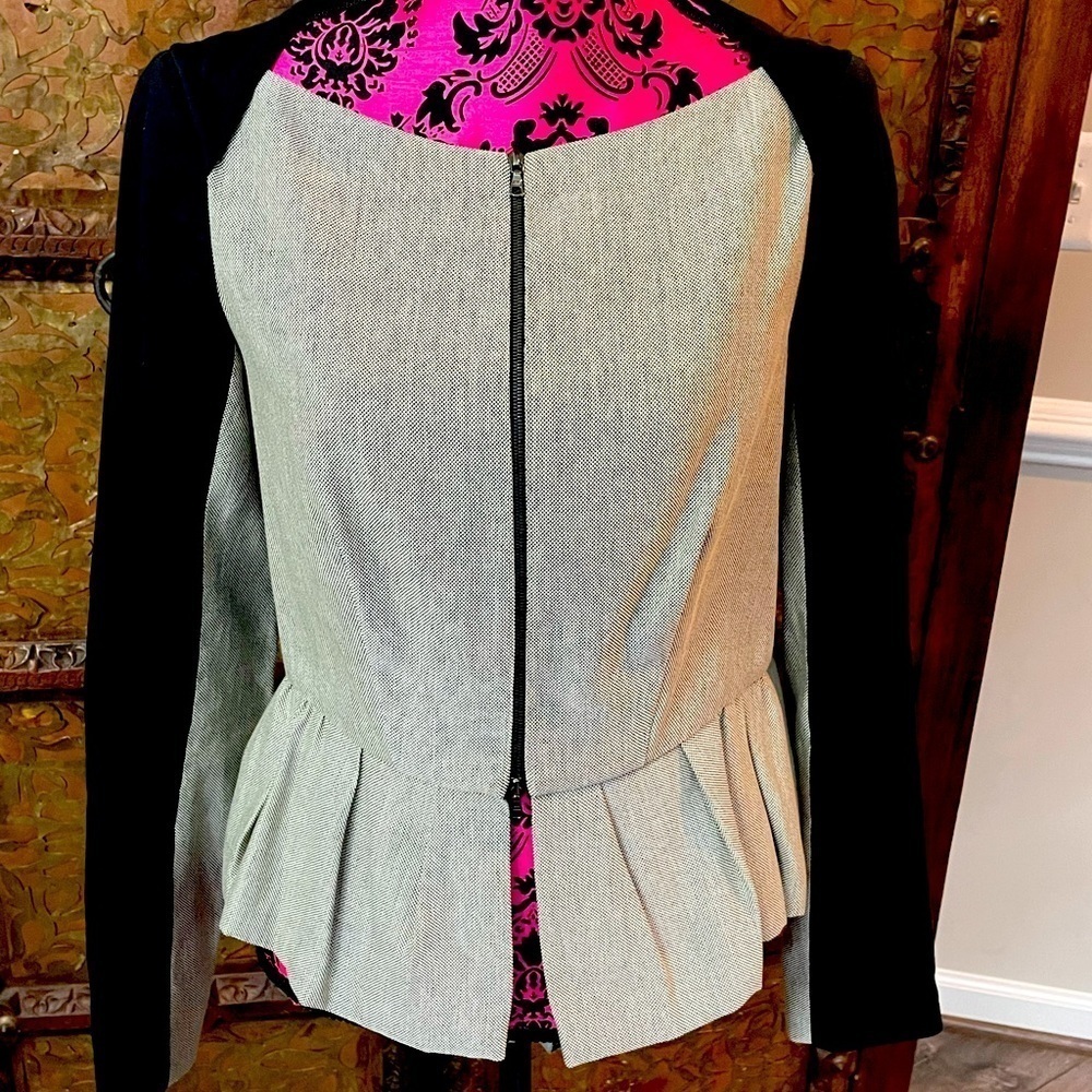 Lida Baday jacket size 8‎ new
